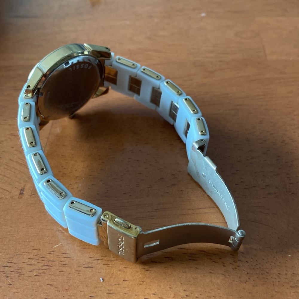 Fossil watch. White with gold trim - Picture 3 of 4
